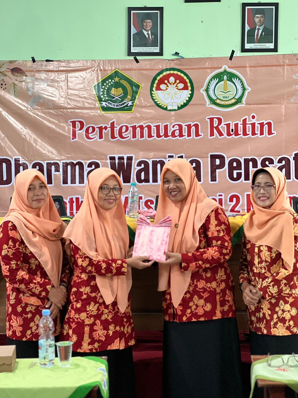 KEGIATAN DHARMA WANITA PERSATUAN MTsN 2 KEDIRI